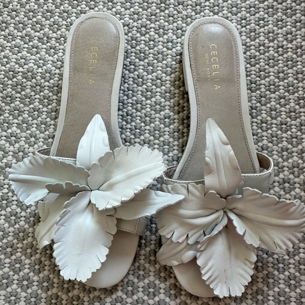 CECELIA NEW YORK White Floral Sandals